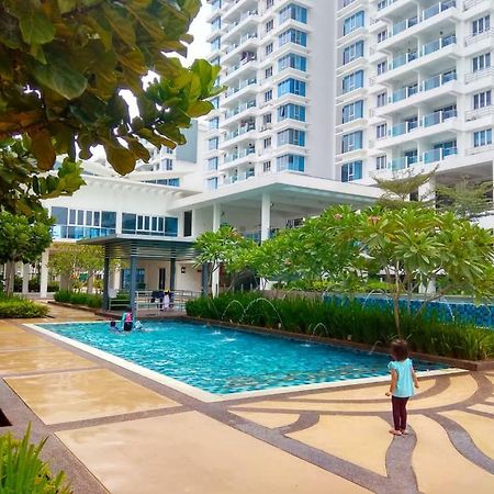 Putra 1 Pool Homestay Bandar Seri Putra Kampong Sungai Buah Esterno foto