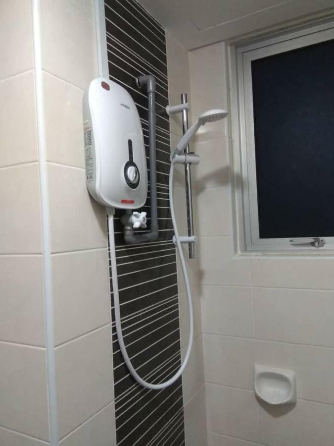 Putra 1 Pool Homestay Bandar Seri Putra Kampong Sungai Buah Esterno foto